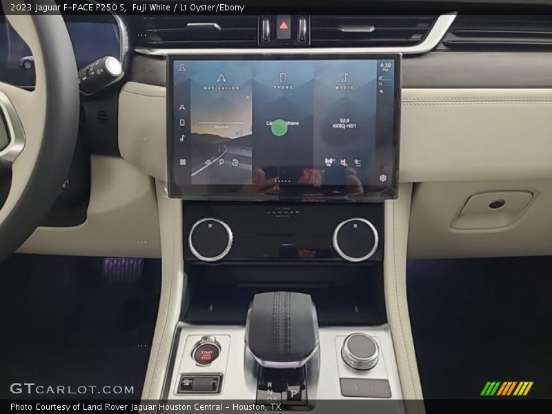 Controls of 2023 F-PACE P250 S