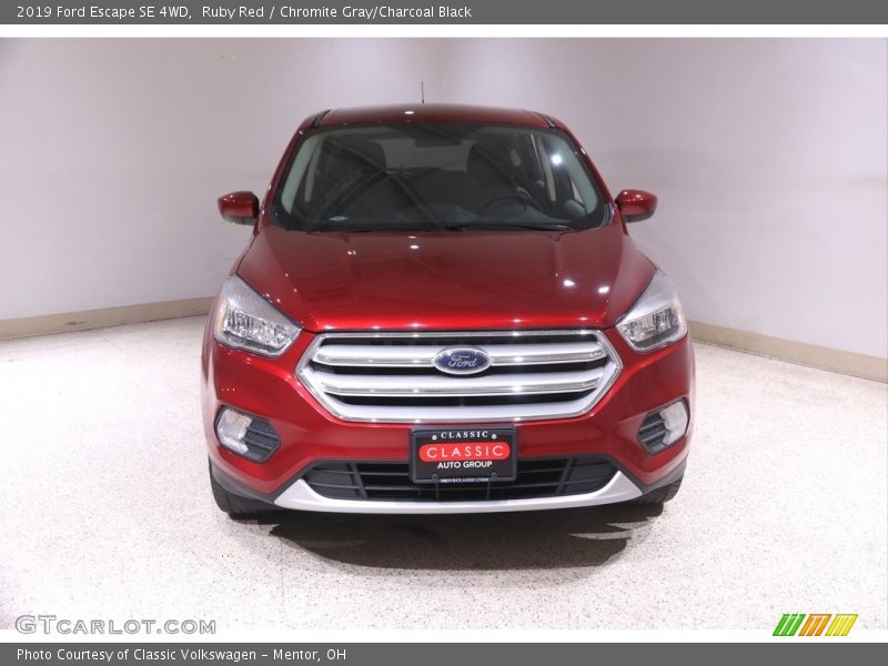 Ruby Red / Chromite Gray/Charcoal Black 2019 Ford Escape SE 4WD