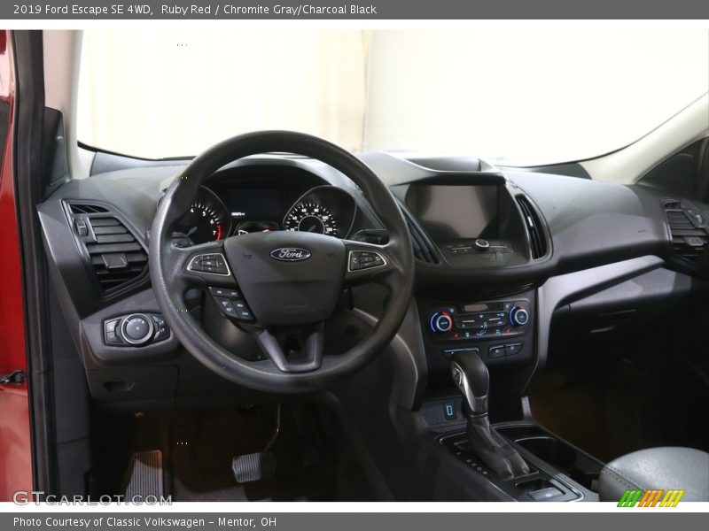 Ruby Red / Chromite Gray/Charcoal Black 2019 Ford Escape SE 4WD