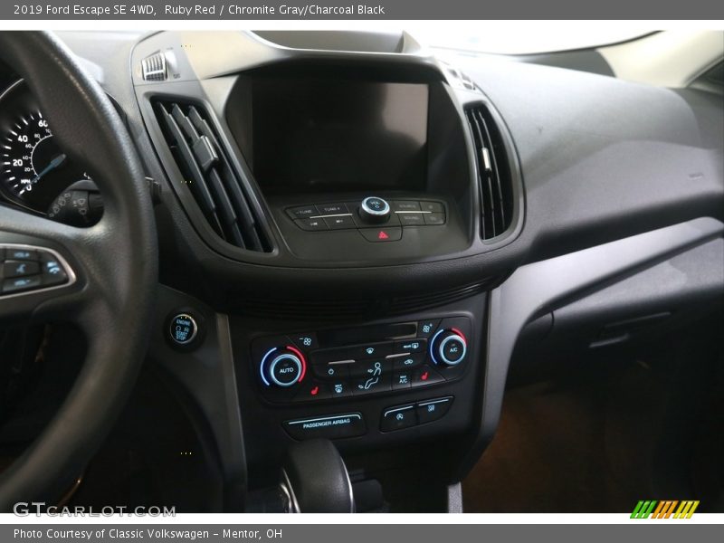 Ruby Red / Chromite Gray/Charcoal Black 2019 Ford Escape SE 4WD