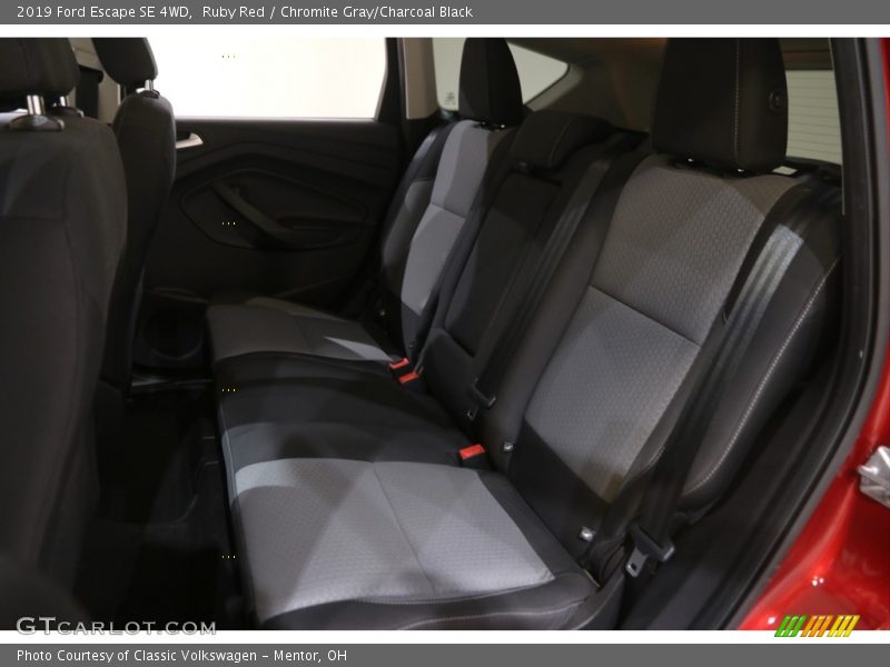 Ruby Red / Chromite Gray/Charcoal Black 2019 Ford Escape SE 4WD