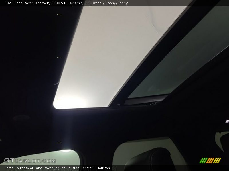 Fuji White / Ebony/Ebony 2023 Land Rover Discovery P300 S R-Dynamic