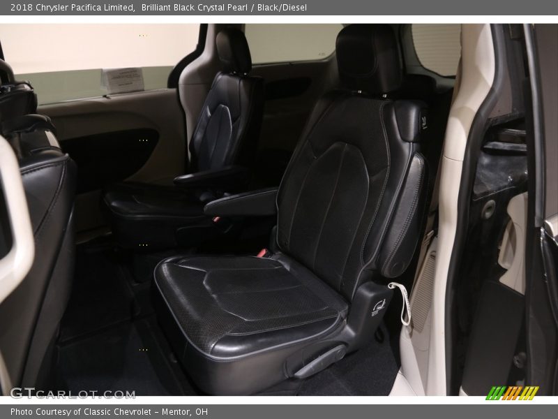Brilliant Black Crystal Pearl / Black/Diesel 2018 Chrysler Pacifica Limited