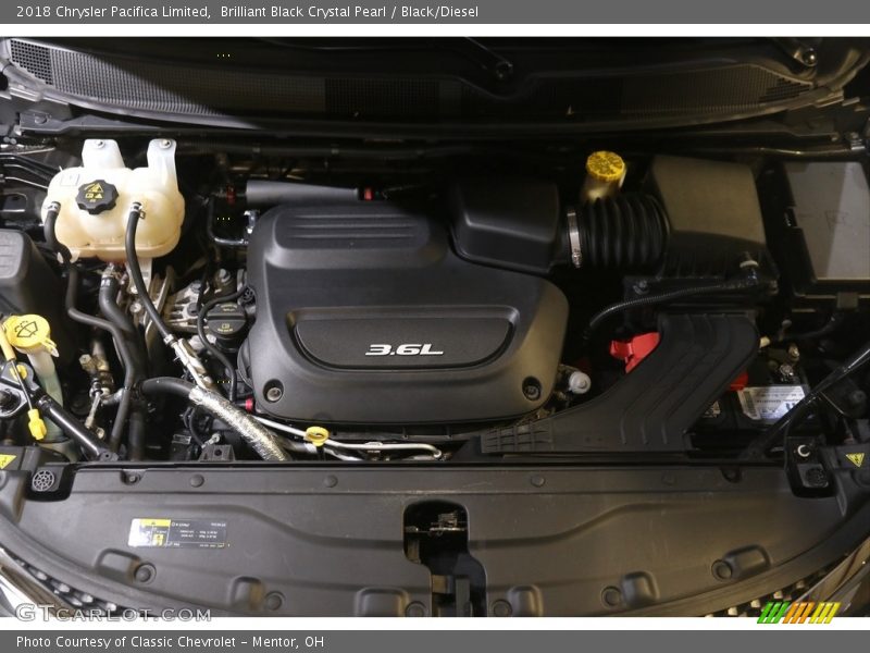 Brilliant Black Crystal Pearl / Black/Diesel 2018 Chrysler Pacifica Limited