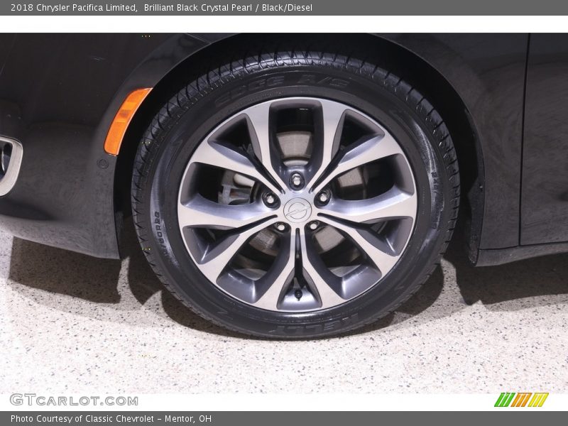 Brilliant Black Crystal Pearl / Black/Diesel 2018 Chrysler Pacifica Limited