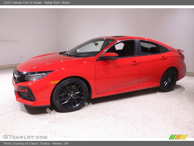 Front 3/4 View of 2020 Civic Si Sedan