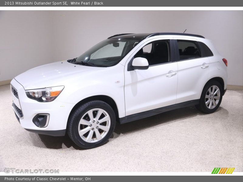 Front 3/4 View of 2013 Outlander Sport SE