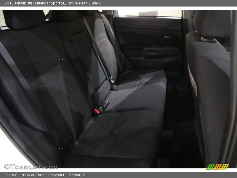 White Pearl / Black 2013 Mitsubishi Outlander Sport SE