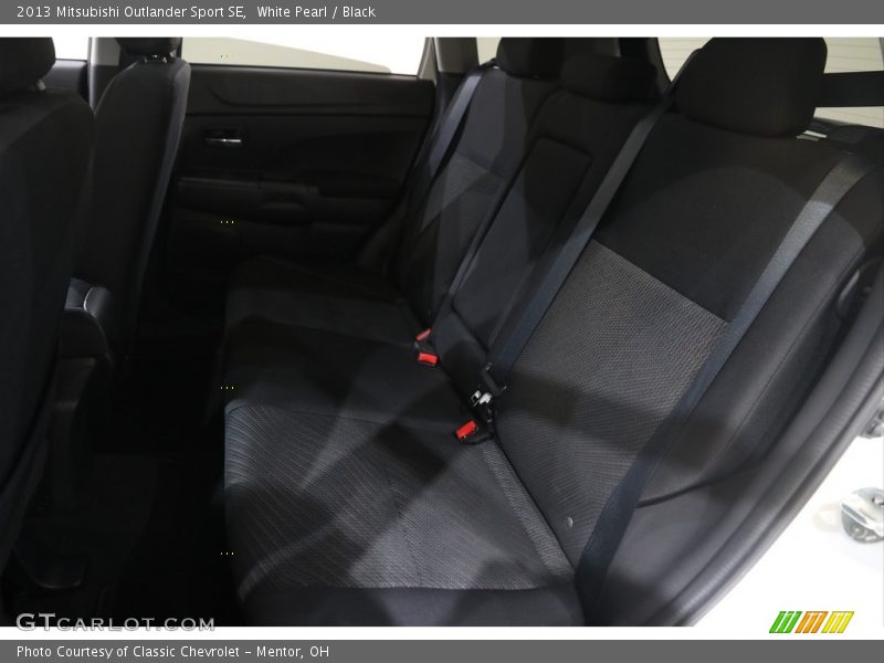 White Pearl / Black 2013 Mitsubishi Outlander Sport SE