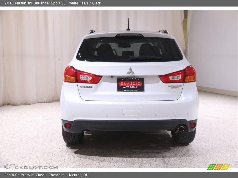 White Pearl / Black 2013 Mitsubishi Outlander Sport SE