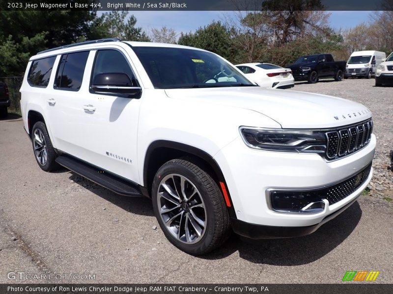 Front 3/4 View of 2023 Wagoneer L Base 4x4
