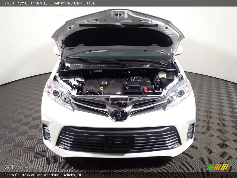 Super White / Dark Bisque 2020 Toyota Sienna XLE