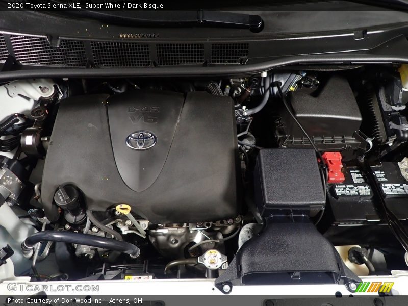 Super White / Dark Bisque 2020 Toyota Sienna XLE