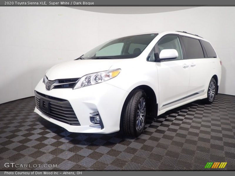 Super White / Dark Bisque 2020 Toyota Sienna XLE