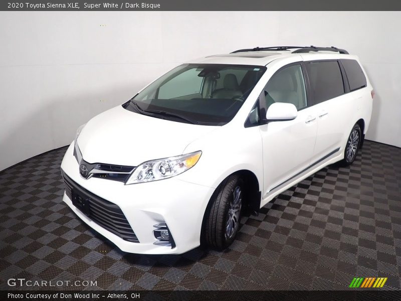 Super White / Dark Bisque 2020 Toyota Sienna XLE