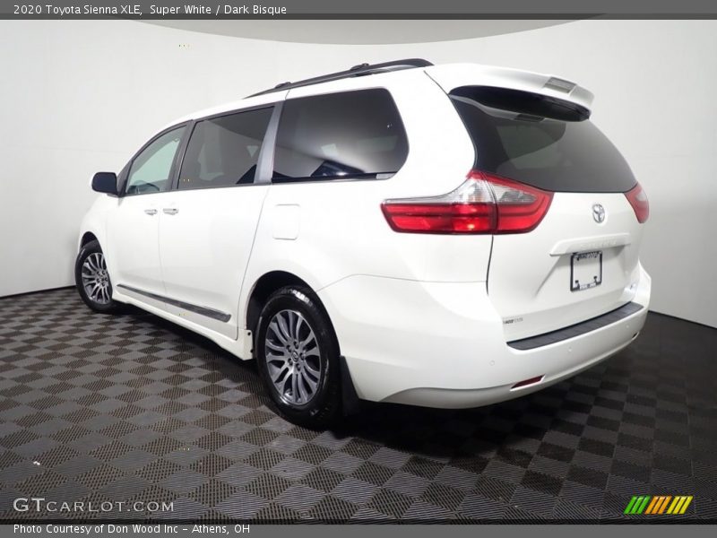 Super White / Dark Bisque 2020 Toyota Sienna XLE