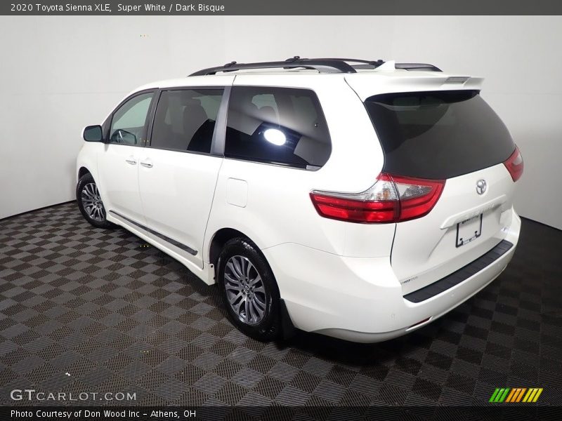 Super White / Dark Bisque 2020 Toyota Sienna XLE