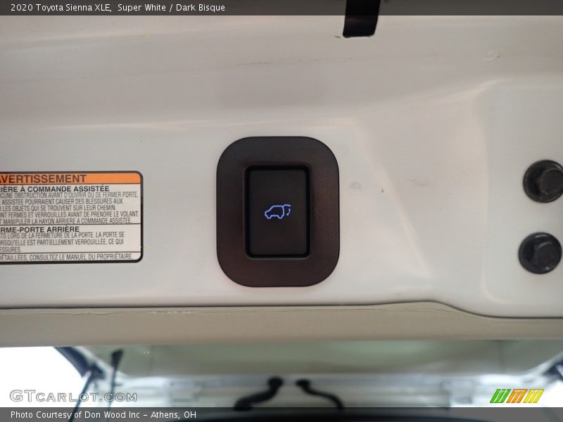 Super White / Dark Bisque 2020 Toyota Sienna XLE