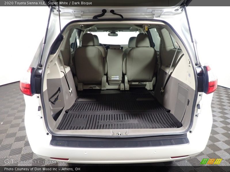 Super White / Dark Bisque 2020 Toyota Sienna XLE