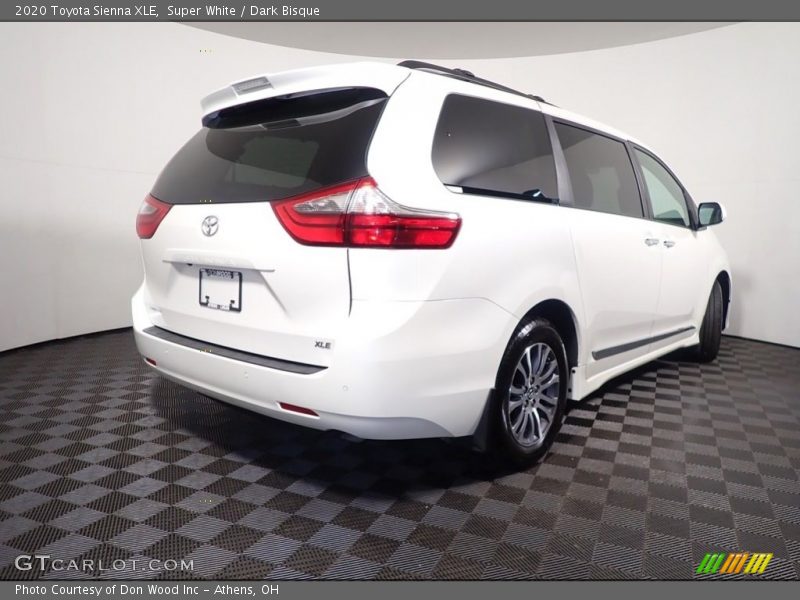 Super White / Dark Bisque 2020 Toyota Sienna XLE