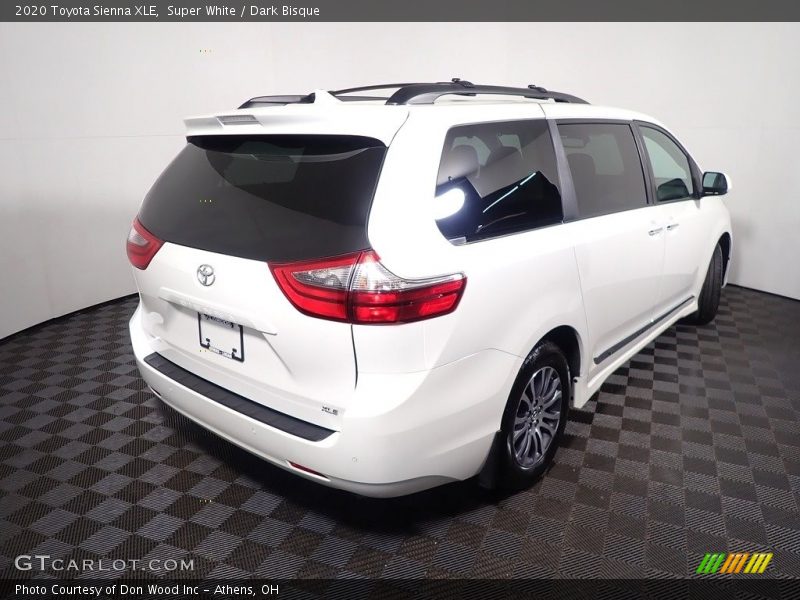 Super White / Dark Bisque 2020 Toyota Sienna XLE