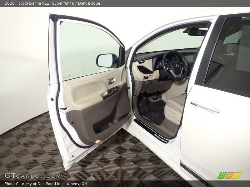 Super White / Dark Bisque 2020 Toyota Sienna XLE