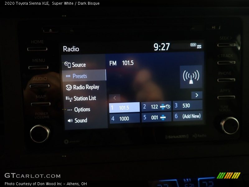 Super White / Dark Bisque 2020 Toyota Sienna XLE