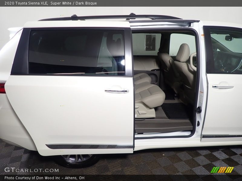 Super White / Dark Bisque 2020 Toyota Sienna XLE