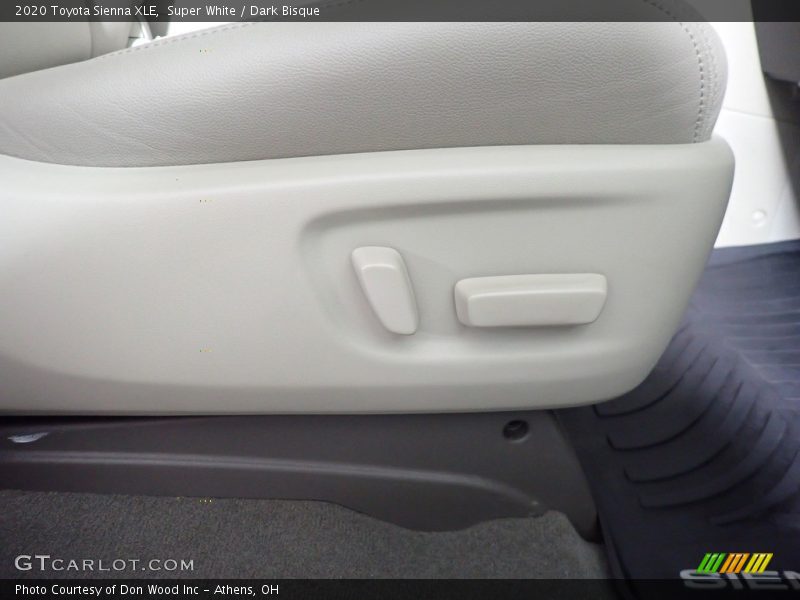 Super White / Dark Bisque 2020 Toyota Sienna XLE