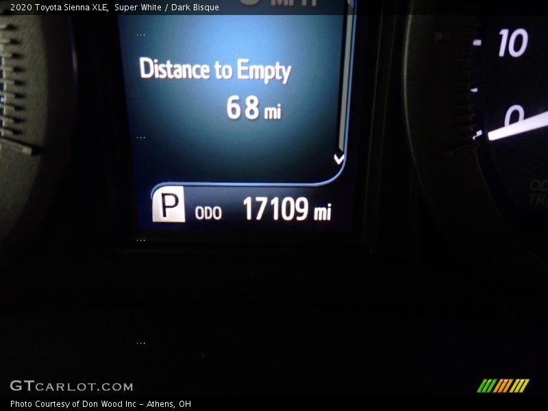 Super White / Dark Bisque 2020 Toyota Sienna XLE