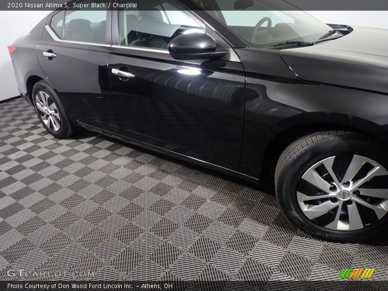 Super Black / Charcoal 2020 Nissan Altima S