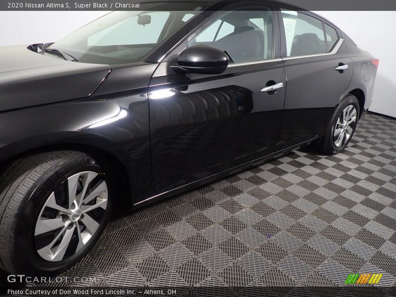 Super Black / Charcoal 2020 Nissan Altima S