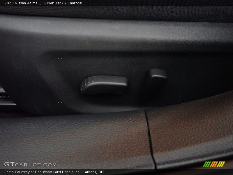 Super Black / Charcoal 2020 Nissan Altima S