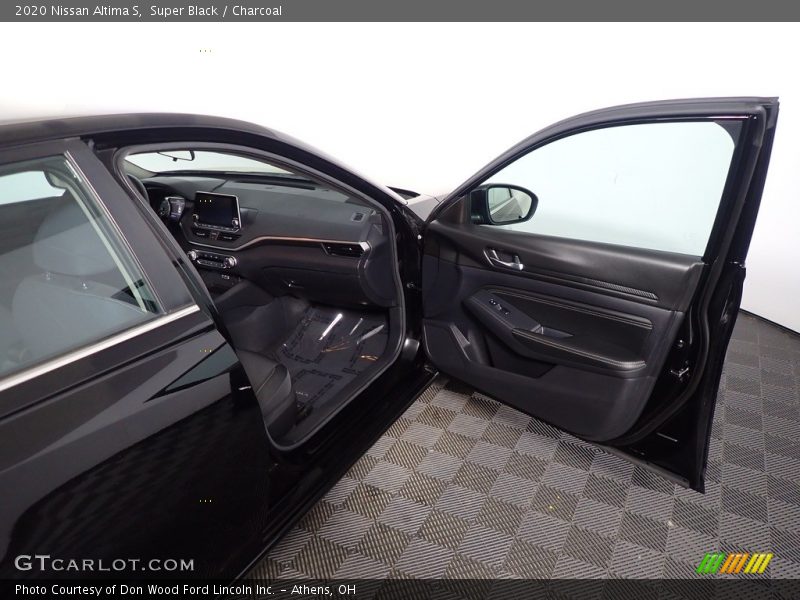 Super Black / Charcoal 2020 Nissan Altima S