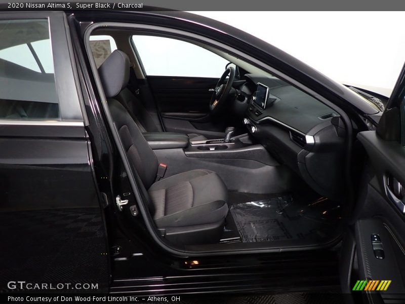Super Black / Charcoal 2020 Nissan Altima S