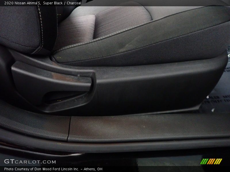 Super Black / Charcoal 2020 Nissan Altima S
