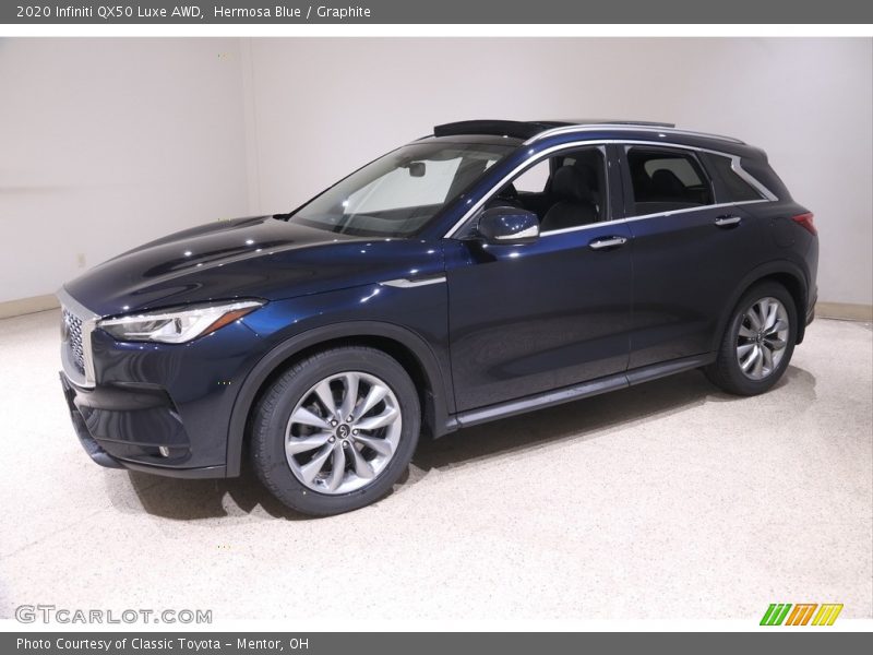 Front 3/4 View of 2020 QX50 Luxe AWD