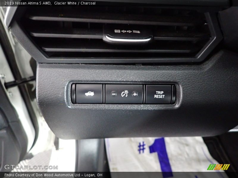 Glacier White / Charcoal 2019 Nissan Altima S AWD