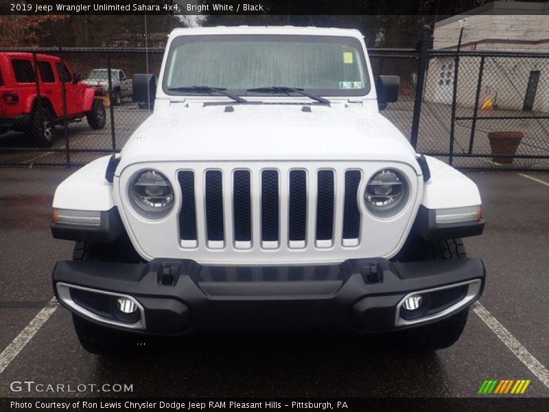 Bright White / Black 2019 Jeep Wrangler Unlimited Sahara 4x4