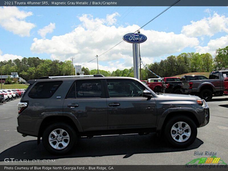 Magnetic Gray Metallic / Black/Graphite 2021 Toyota 4Runner SR5