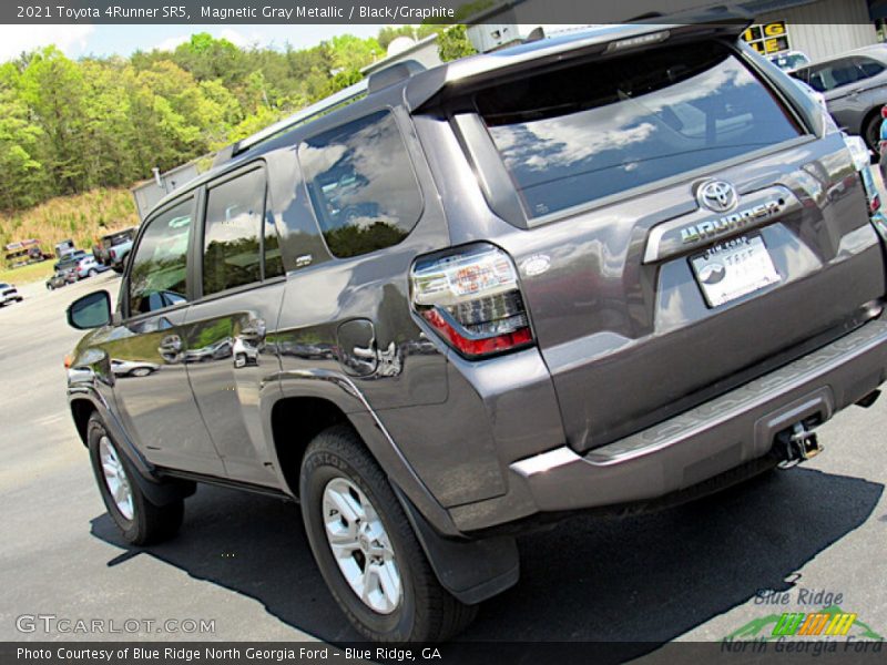Magnetic Gray Metallic / Black/Graphite 2021 Toyota 4Runner SR5