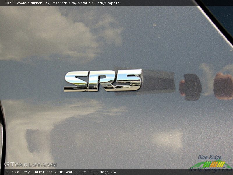 Magnetic Gray Metallic / Black/Graphite 2021 Toyota 4Runner SR5