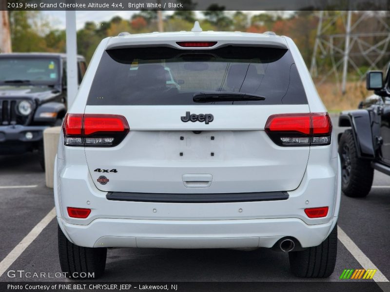 Bright White / Black 2019 Jeep Grand Cherokee Altitude 4x4