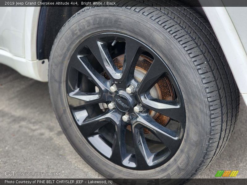 Bright White / Black 2019 Jeep Grand Cherokee Altitude 4x4