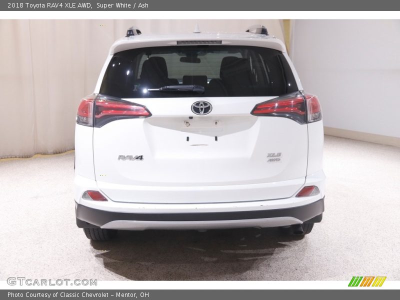 Super White / Ash 2018 Toyota RAV4 XLE AWD