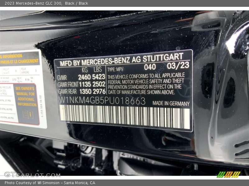 Black / Black 2023 Mercedes-Benz GLC 300