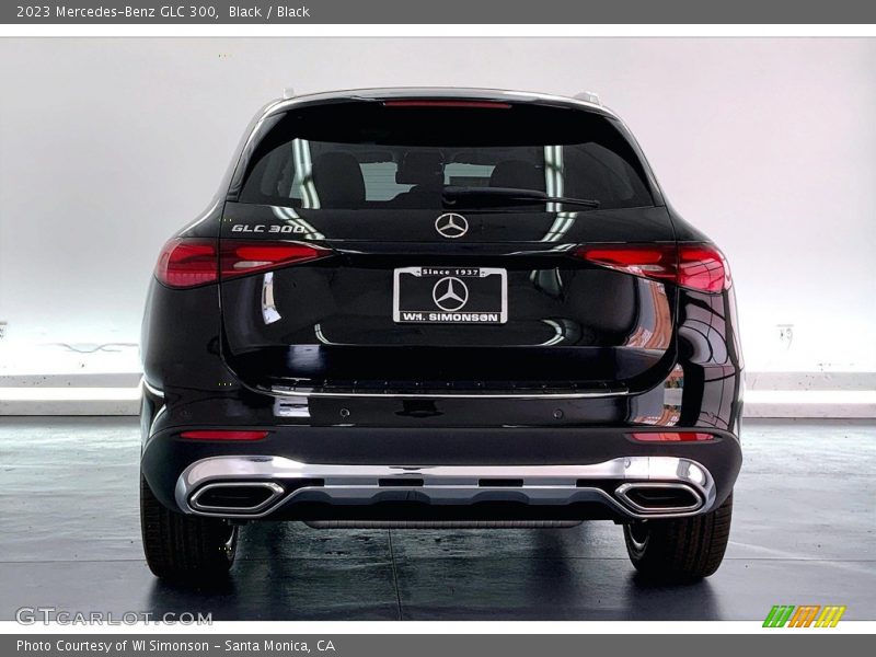 Black / Black 2023 Mercedes-Benz GLC 300
