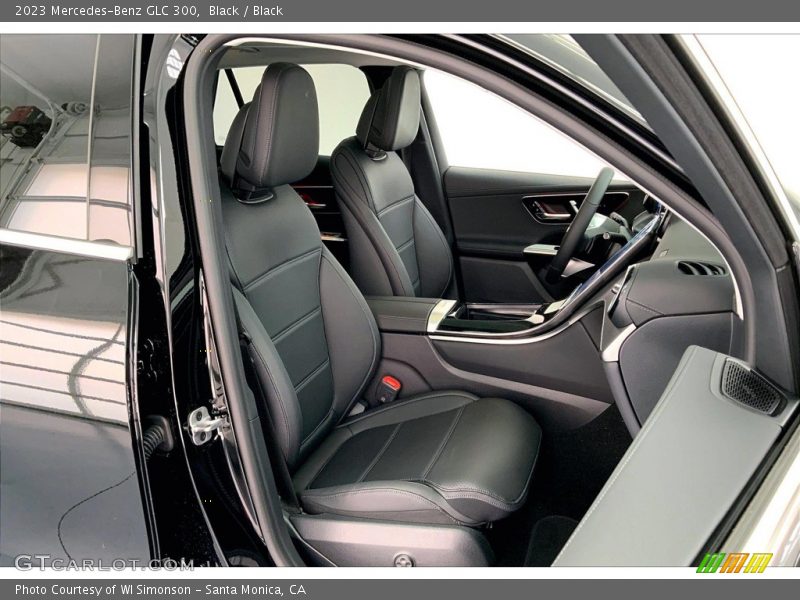 Black / Black 2023 Mercedes-Benz GLC 300