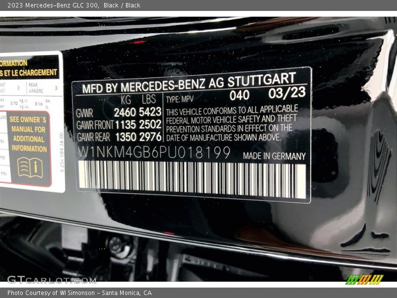 Black / Black 2023 Mercedes-Benz GLC 300