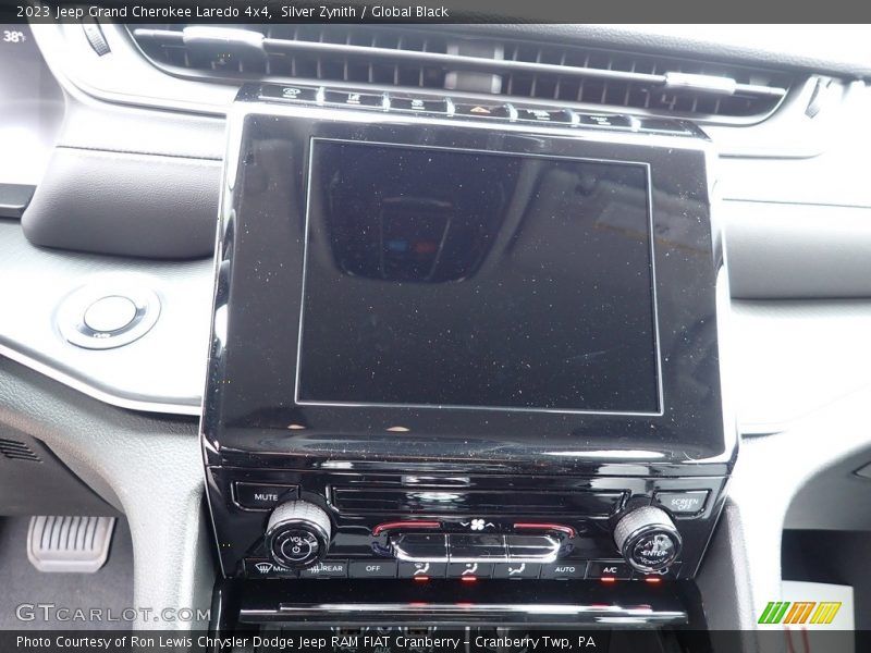 Silver Zynith / Global Black 2023 Jeep Grand Cherokee Laredo 4x4